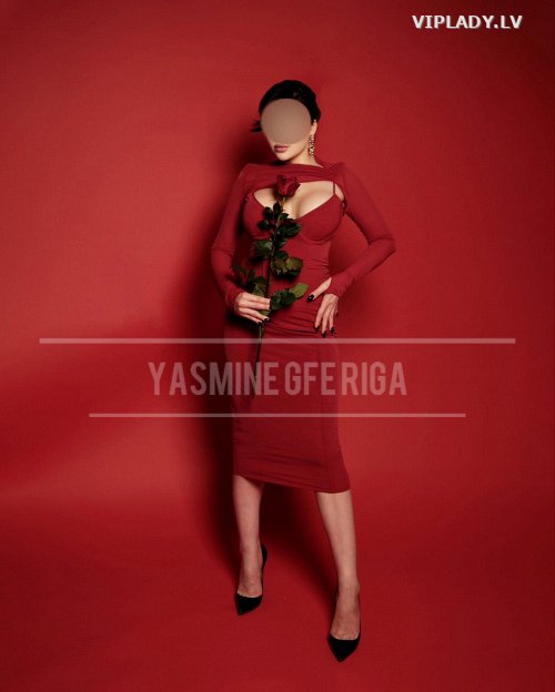 YASMINE REAL