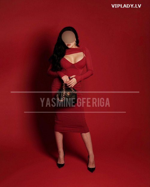 YASMINE REAL